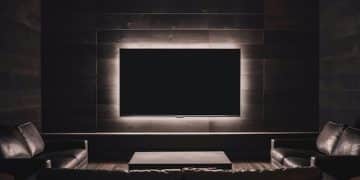 Streaming Rights Impact on 2025 Movie Release Windows: An Analysis - Cover Image